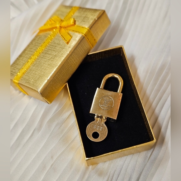 RARE 🔐 Louis Vuitton Brass Lock & Key #229 - Picture 1 of 6